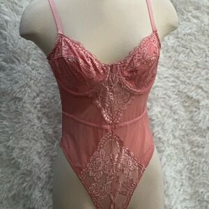 Elegant Pink Lace Bodysuit New size XL F21